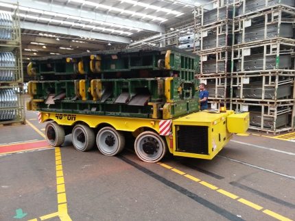 CARRETA AUTOPROPELIDA PARA MOVIMENTAÇÃO INDUSTRIAL - 40