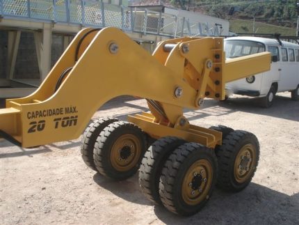 MACACO MOVIMENTAR PEÇAS DENTRO DE CONTAINER ZERO KM