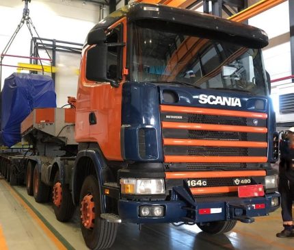 CAVALO MECÂNICO SCANIA R164NZ8x4 - CMT-250 ton. 2002