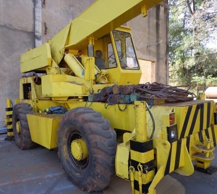 CLARK 720 1980 20 TON.