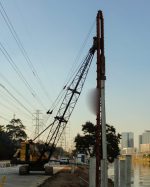 P&H 320 20 TON. - BATE ESTACAS COM TORRE E MARTELO