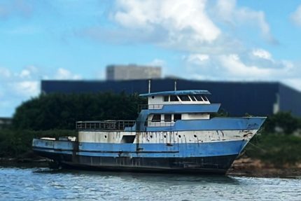 BARCO INACABADO 32 X 8 X 4 M - 2001