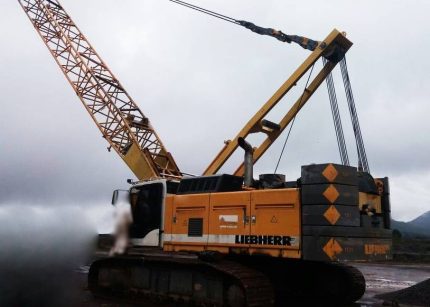 LIEBHERR HS 855 HD 2007 100 TON.