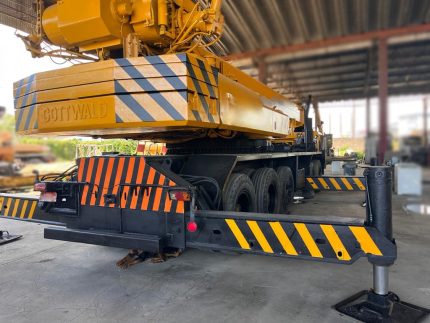GOTTWALD AMK 70-52 1981 80 TON.