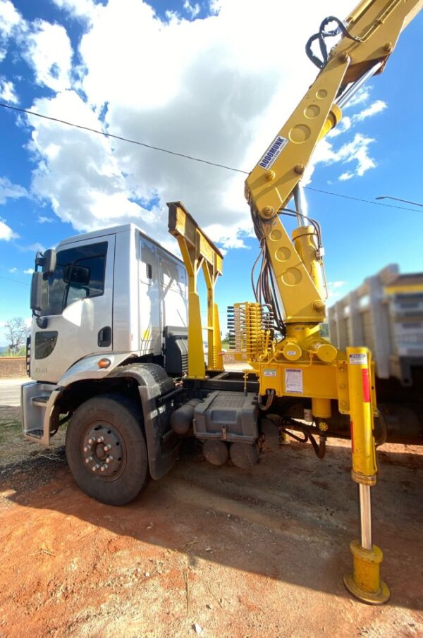 RODOMUNCK GRM 25.000 ANO 2021 - FORD CARGO 1319 6X2 TRUCADO 2013