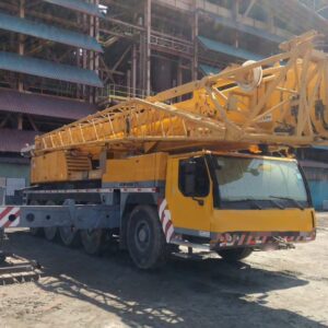 LIEBHERR LTM1220-5.2 2005 220 TON.