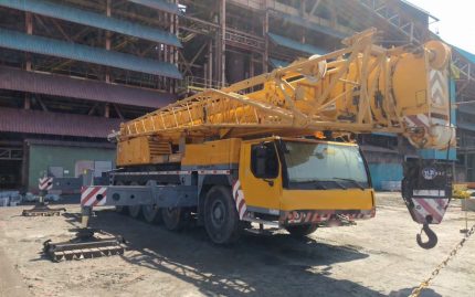 LIEBHERR LTM1220-5.2 2005 220 TON.