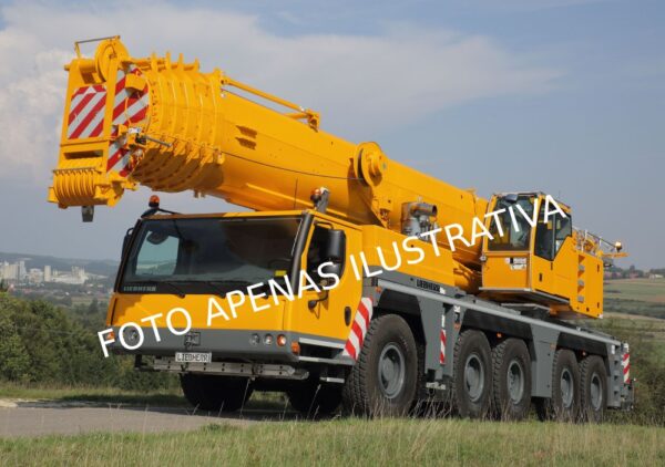 LIEBHERR LTM1220-5.2 2011 220 TON.