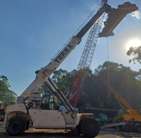 REACH STACKER TEREX TFC45 2004 45 TON. - 5 DE ALTO