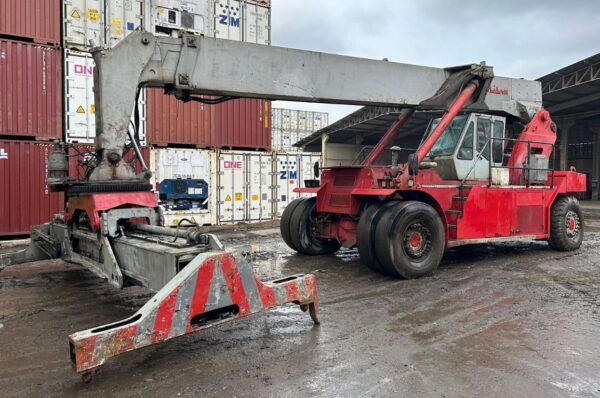 REACH STACKER MILAN 2004 15 TON. (5 CONTAINERS VAZIOS DE ALTO)