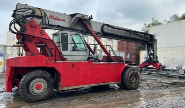 REACH STACKER MILAN 2004 15 TON. (5 CONTAINERS VAZIOS DE ALTO)