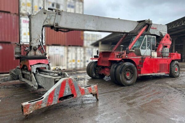 REACH STACKER MILAN 2004 15 TON. (5 CONTAINERS VAZIOS DE ALTO)