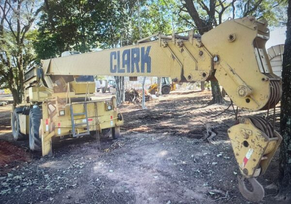 CLARK RT720 20 TON.