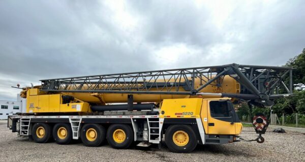 GROVE GMK5220 2012 220 TON.