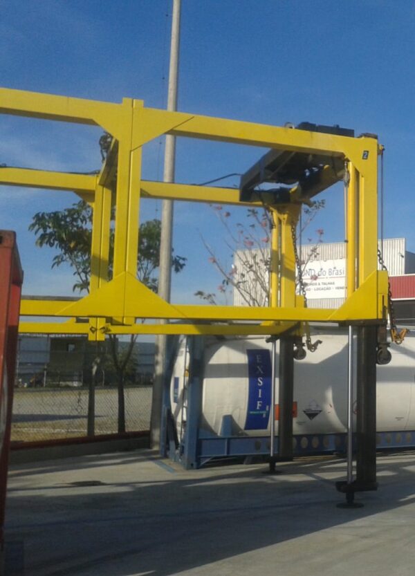 PÓRTICO ESPECIAL PARA MOVIMENTAR CONTAINER 20 PÉS 35 TON.