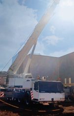 LIEBHERR LTM1220-5.1 2014 220 TON.