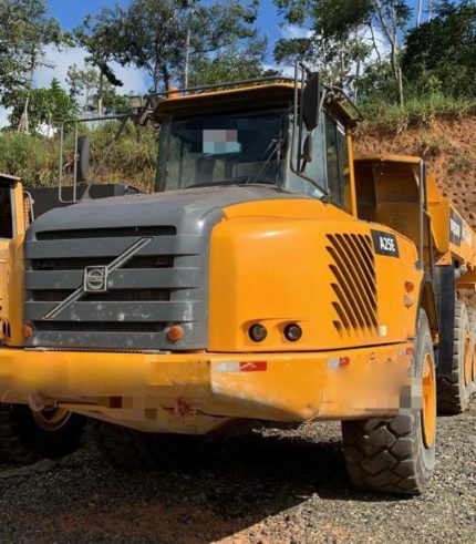 CAMINHÃO FORA DE ESTRADA VOLVO A25E 2011