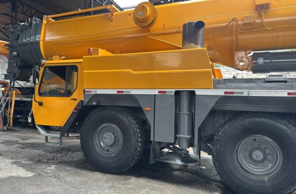 LIEBHERR LTM-1200/1 2002 200 TON.