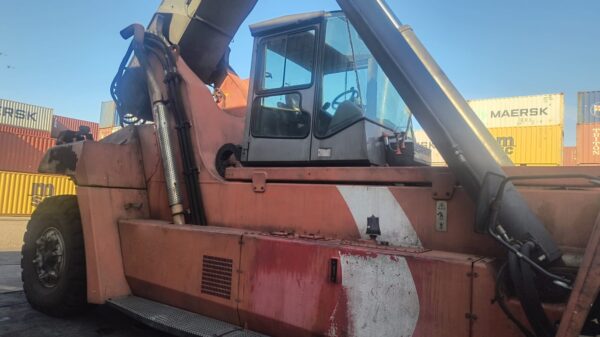 REACH STACKER KALMAR 2011