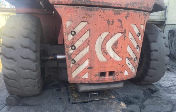REACH STACKER KALMAR 2011