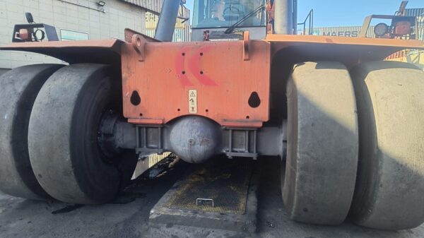 REACH STACKER KALMAR 2011