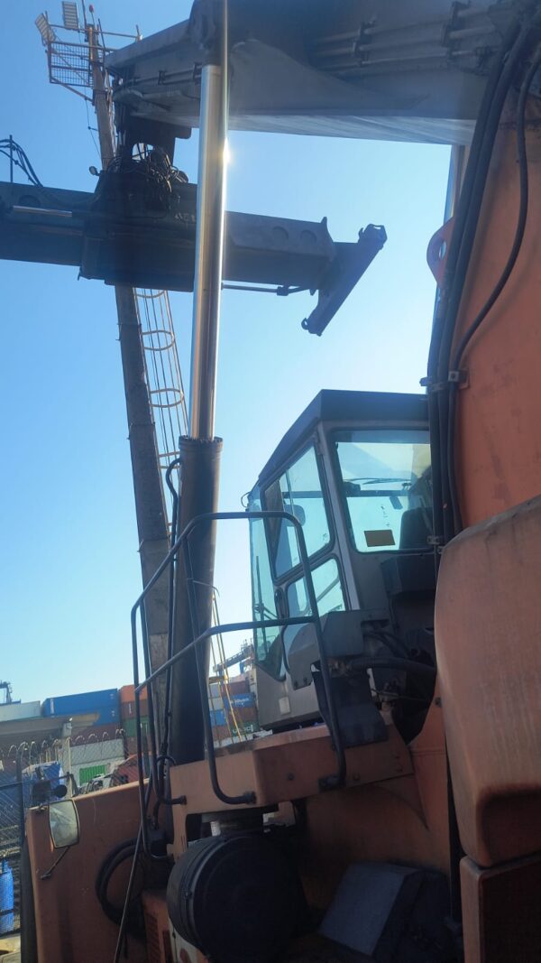 REACH STACKER KALMAR 2011