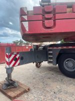 LIEBHERR LTM1220-5.2 2010 220 TON.