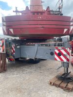 LIEBHERR LTM1220-5.2 2010 220 TON.