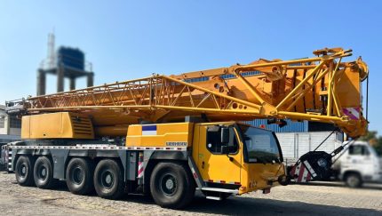 LIEBHERR LTM1220-5.2 2008 220 TON.