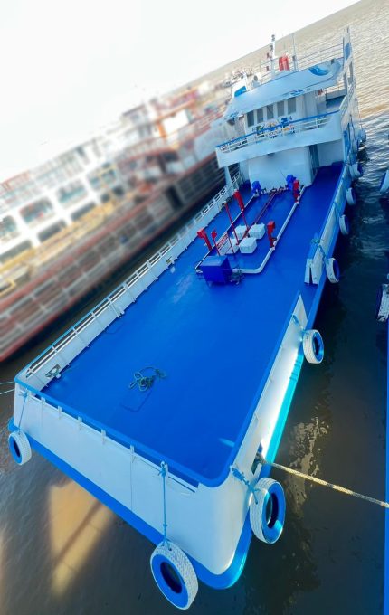 BALSA PETROLEIRA MOTORIZADA 80.000 + 40.000 LITROS