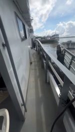 BARCO DE APOIO PORTUÁRIO 17 X 4,5 X 2,20 M 50 TON. 560 HP