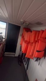 BARCO DE APOIO PORTUÁRIO 17 X 4,5 X 2,20 M 50 TON. 560 HP