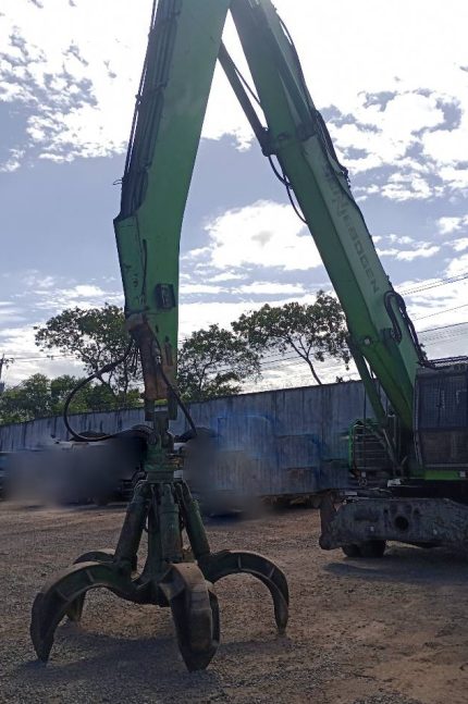 MANIPULADOR DE SUCATAS SENNEBOGEN 835M 2015 com garra sucateira