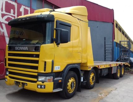 Caminhão Scania 2007 com Prancha e rampa hidráulica 50 ton.