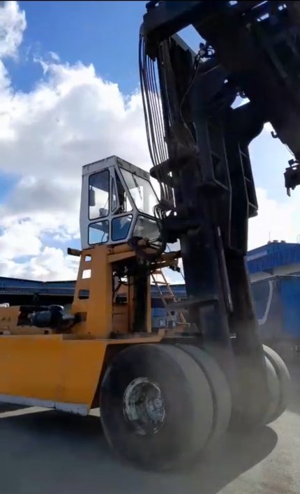 TOP LOADER MILAN 37 TON. - EMPILHA 4 DRY OU 3 HC