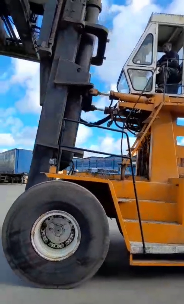 TOP LOADER MILAN 37 TON. - EMPILHA 4 DRY OU 3 HC