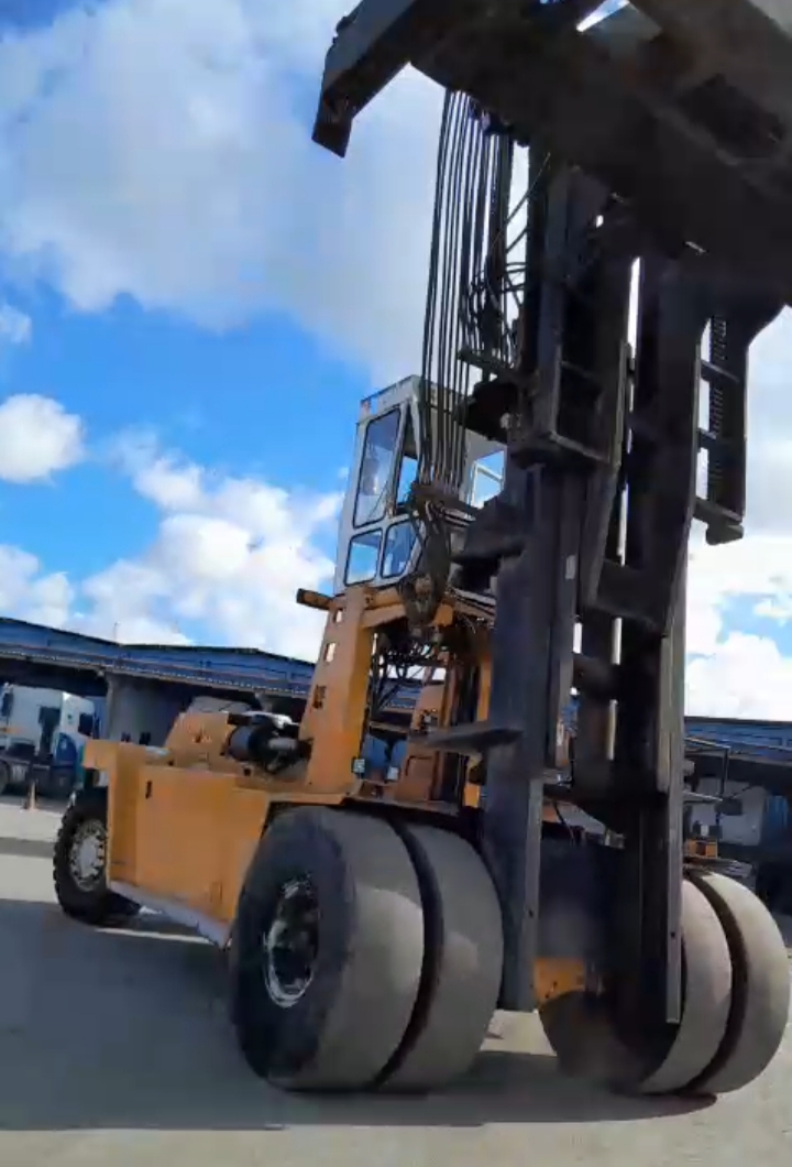TOP LOADER MILAN 37 TON. - EMPILHA 4 DRY OU 3 HC