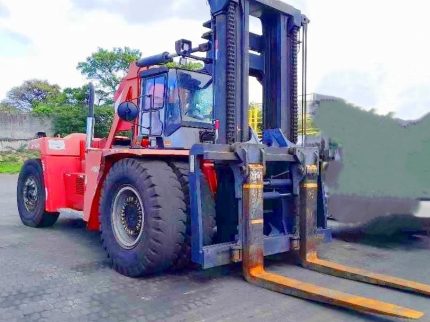 EMPILHADEIRA KALMAR DCF450-12 45 TON.