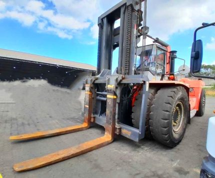 EMPILHADEIRA KALMAR DCF450-12 45 TON.