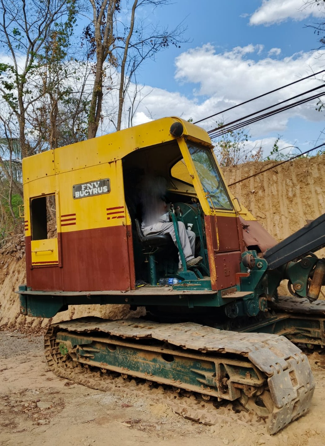 BUCYRUS FNV 22-B 1983 - PRONTO PARA TRABALHAR